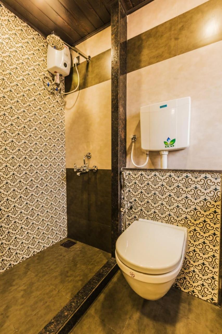 Hotel Golden Crown Mumbai Exterior photo